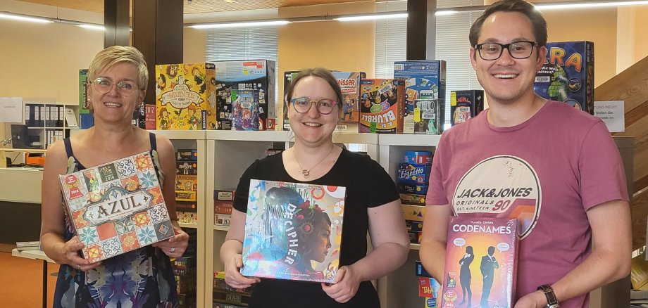 Irmgard Weisner, Franziska Huhnke, Philipp Helmers, Stadtbibliothek Oelde mit Gesellschaftsspielen